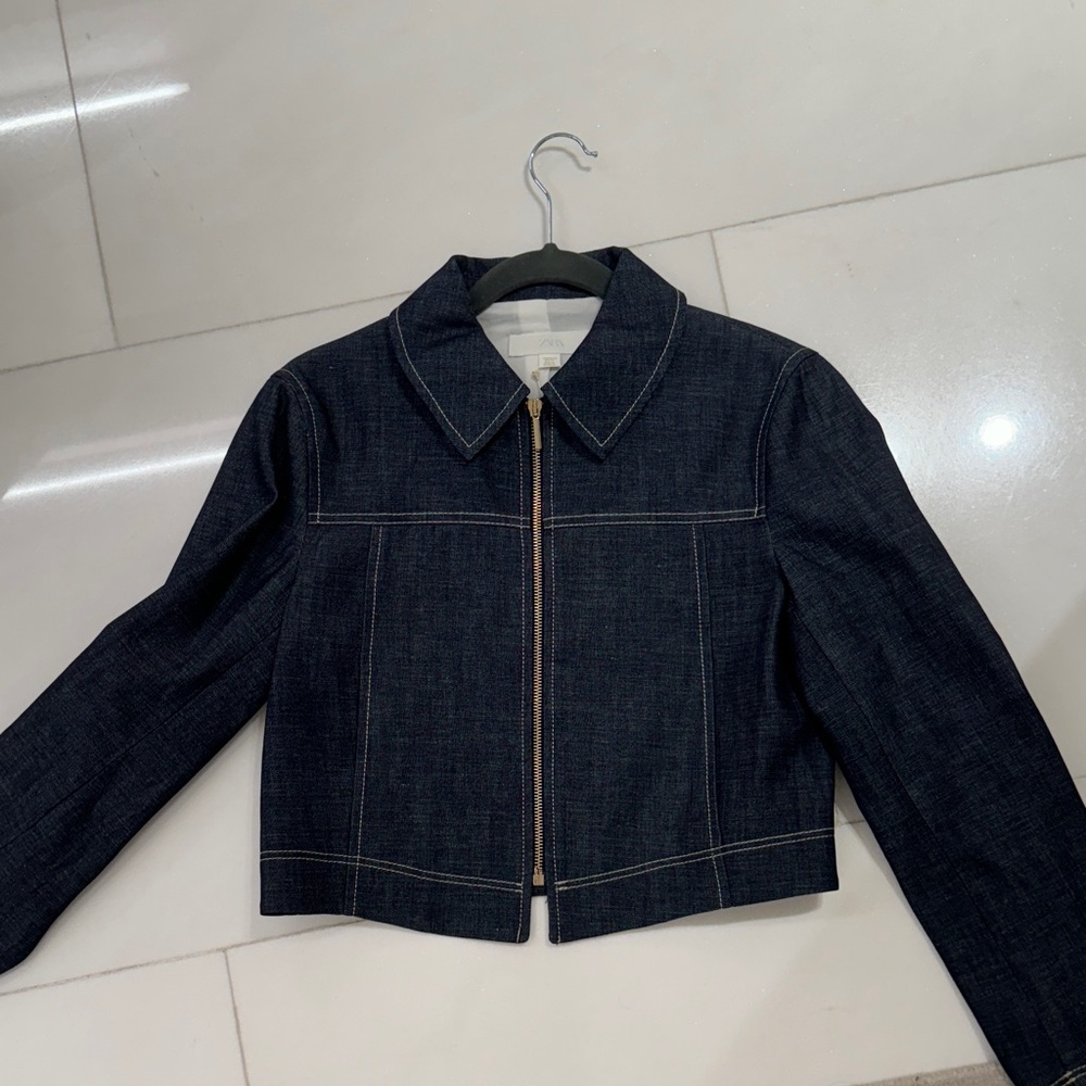 Zara Dark Denim Jacket never worn size xs